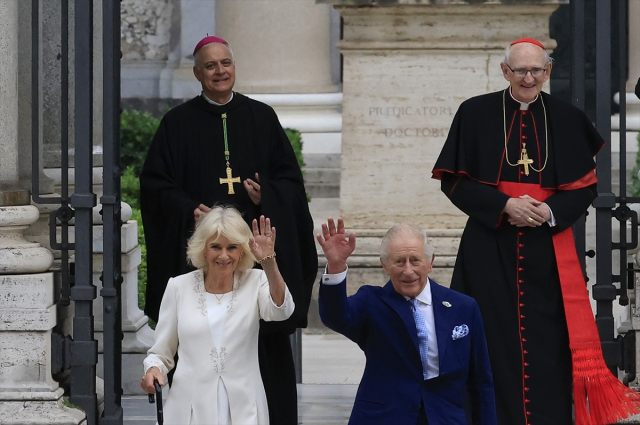 A first in the Vatican after 5 centuries! The English King prayed with the Pope