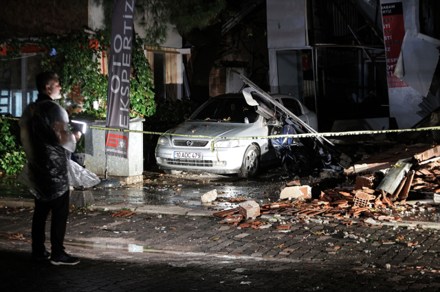 Destruction from the Balıkesir earthquake was captured