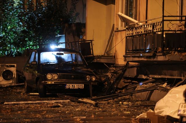 Destruction from the Balıkesir earthquake was captured