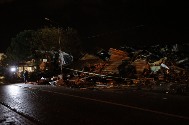 Destruction from the Balıkesir earthquake was captured