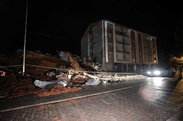 Destruction from the Balıkesir earthquake was captured