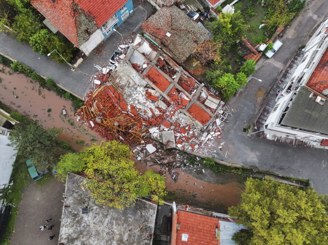 The destruction in Sındırgı became apparent as day broke