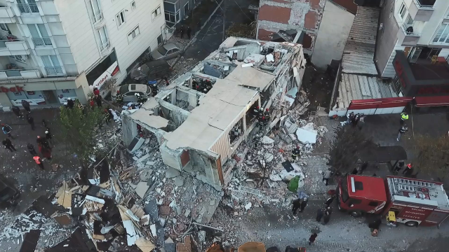 The lifeless body of 1 person was found in the collapsed building in Gebze