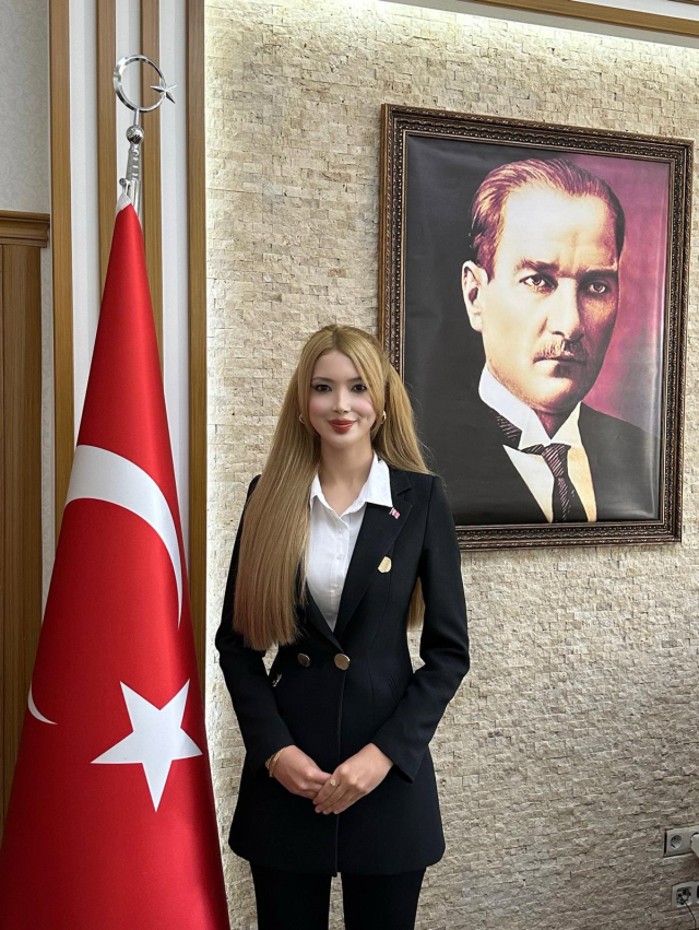 Which party is District Governor Tuğçe Orhan close to? She has made her stance clear with her post.