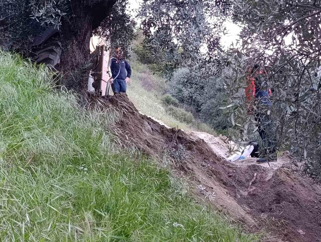 Образование ямы во время незаконных раскопок