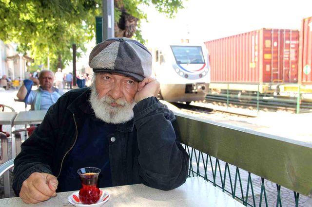 Homeless man turns trains into his home