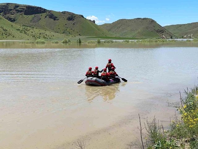 Search for missing young shepherd in Aras River