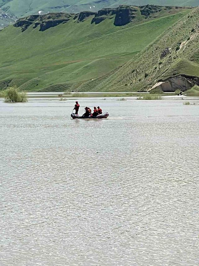 River search for missing teenager
