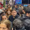 Crowd at the store opening! Citizens clashed with each other, traffic came to a standstill.