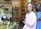 Jennifer Lopez sessizce kapıdan döndü, bizimkiler hala VIP girişte çıldırıyor