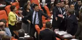 AK Partili ve HDP'li Vekillerin Kavgasında CHP'li Veli Ağababa Araya Girdi