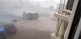 Hindistan'da Etkili Olan Tufan Otomobilleri Oyuncak Gibi Fırlattı
