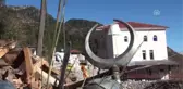 Fırtına Cami Minaresini Yıktı, Seralar Zarar Gördü
