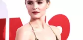 ABD'li Oyuncu Zoey Deutch, Altın Sarısı Elbisesiyle Büyüledi