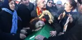 Saldırıda Hayatını Kaybeden Garsonun Eşi: Kenan Gözleri Açık Gitmedi Değil mi?'