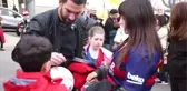 Arda Turan ve Arkadaşları, Hastaneye Giderek Çocuklara Hediye Verdi