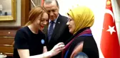 Lindsay Lohan Erdoğan'a Taktığı Rozetle Bir Kez Daha Gönülleri Fethetti
