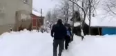 Kapalı Mahalle Yolu Yaralı Köpek Için Açıldı
