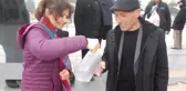Böbreklere Dikkat! Yolda Bardak Bardak Ilık Su İkram Ettiler