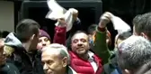 Galatasaraylı Taraftarlar Canlı Yayında Beyaz Mendil Salladı