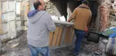 Yozgat Hayvan Sever Engelli, Ekmeğini Yavru Köpeklerle Paylaştı