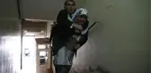 Engelli Eşini Hem Gönlünde Hem de Sırtında Taşıyor