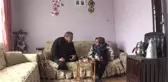 Sevgiliye Akülü Arabayla Kilometrelerce Öteden Çiçek