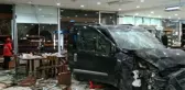 Cinayet Zanlısı Gasp Ettiği Araçla Ünlü Köfteciye Daldı