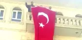 Mardin'de Belediyeye Operasyon! Başkan Gözaltına Alındı, Türk Bayrağı Asıldı