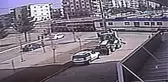 Trenin Otomobile Çarpma Anı Güvenlik Kamerasına Yansıdı