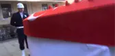 Eskişehir Kanserden Ölen Kaymakamın Tabutuna, Validen Kırmızı Karanfil