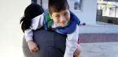 Fedakar Annenin Evlat Sevgisi! Bir An Olsun Yanından Ayırmıyor