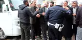 İzmir'de Dolmuşçular Caddeleri Kapatınca Gergin Anlar Yaşandı