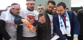 Hollanda'daki Bakan Engeline Portakal Sıkma Eylemi