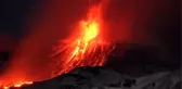 Etna Yanardağı'nda Patlama: 10 Turist Yaralandı