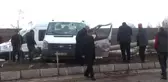Kamyonet Direğe Çarptı: 3 Yaralı - Muş