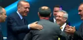 Cumhurbaşkanı Erdoğan'ın İsteğiyle Dursun Özbek'le Aziz Yıldırım Tokalaştı