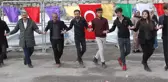 Hakkari'deki Nevruz Kutlamalarında HDP ve DBP'liler Türk Bayrağı Astı