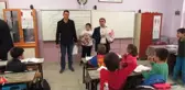 Askerlerden Öğrencilere Hediye