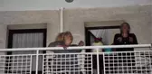 Mahalle Sakinleri, AK Partili Kadınların Aracına Saksı Attı