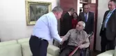 113 Yıllık Kur'an-ı Kerim'i Kütüphaneye Bağışladı