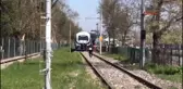 Sakarya Hemzemin Geçitte Otomobile Çarptı