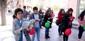 Üniversiteli Gençler Hem Okuyup Hem Yürüdü