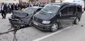 Bakan Işık'ın Konvoyunda Kaza: 4 Yaralı