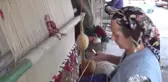 Çeyizi İçin Dokumaya Başladığı Halıları Dünyaya Tanıttı