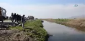 Lastiği Patlayan Otomobil Kanala Uçtu: 2 Ölü, 1 Yaralı