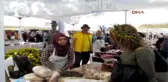 Izmir Alaçatı Ot Festivali'nde Renkli Kortej Yürüşü