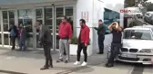Ibrahim Erkal Için Hastane Önünde Gözyaşı