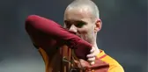 Galatasaraylı Wesley Sneijder, Soyunma Odasında Kramponlarını Fırlattı