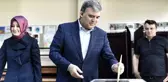 Eski Cumhurbaşkanı Gül, Oyunu Eşi ile Birlikte Beykoz'da Kullandı